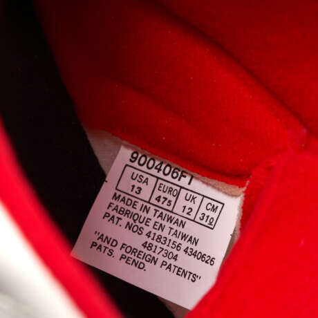 MICHAEL JORDAN PLAYER EXCLUSIVE AIR JORDAN V ‘FIRE RED’ SNEAKERS - Foto 17