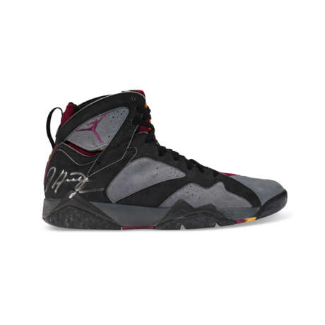 MICHAEL JORDAN DUAL SIGNED AIR JORDAN VII ‘BORDEAUX’ SNEAKERS - photo 12