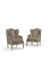 PAIRE DE BERGÈRES À OREILLES D'ÉPOQUE LOUIS XVI