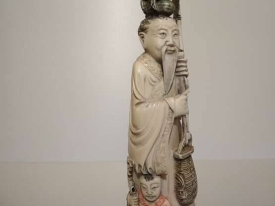 “Figurine Chinese man with a child” Bone carving Mythological 1980 - photo 2