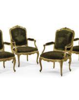 SUITE DE QUATRE FAUTEUILS À CHASSIS D'EPOQUE LOUIS XV