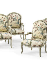 SUITE DE QUATRE FAUTEUILS À LA REINE D'ÉPOQUE LOUIS XV