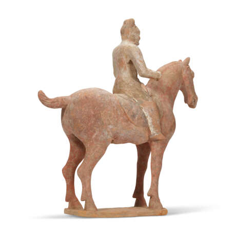 TWO PAINTED POTTERY FIGURES OF HORSES AND RIDERS - Foto 4