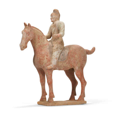 TWO PAINTED POTTERY FIGURES OF HORSES AND RIDERS - Foto 5