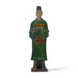 A YELLOW-GLAZED POTTERY FIGURE AND TWO GREEN AND AMBER-GLAZED POTTERY FIGURES OF ATTENDANTS - фото 4