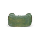 A GREEN-AND-AMBER-GLAZED ‘DOUBLE-LION’ PILLOW - фото 4