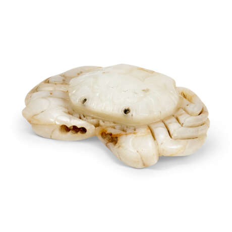 A WHITE JADE CRAB-FORM BELT BUCKLE - photo 1