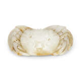 A WHITE JADE CRAB-FORM BELT BUCKLE - photo 3