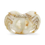 A WHITE JADE CRAB-FORM BELT BUCKLE - photo 4