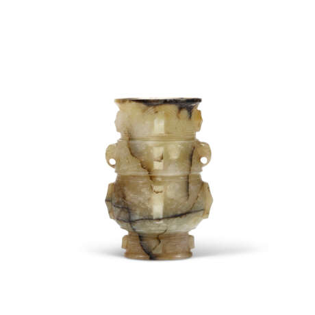 A WHITE AND BLACK JADE ARCHAISTIC VASE, ZUN - фото 3