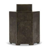 AN INSCRIBED COPPER-FRAMED PEWTER TEA CADDY - Foto 6