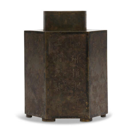 AN INSCRIBED COPPER-FRAMED PEWTER TEA CADDY - Foto 7
