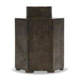 AN INSCRIBED COPPER-FRAMED PEWTER TEA CADDY - Foto 8
