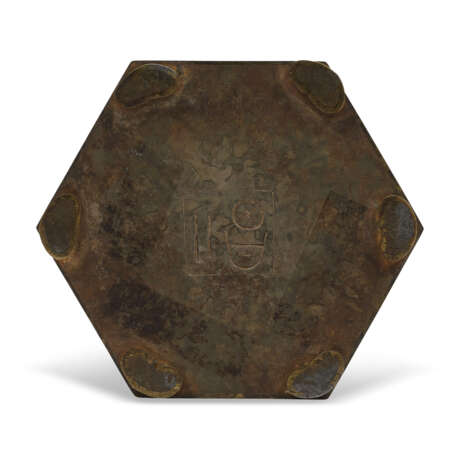 AN INSCRIBED COPPER-FRAMED PEWTER TEA CADDY - Foto 9