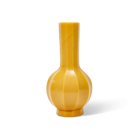 A YELLOW GLASS FLUTED VASE - photo 1