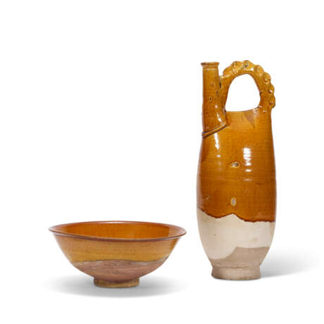 AN AMBER-GLAZED BOWL AND AN AMBER-GLAZED EWER - photo 1