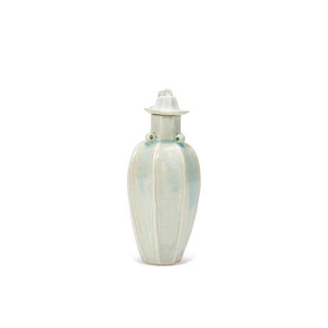 A QINGBAI FLUTED VASE AND COVER - photo 1