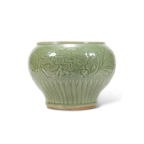 A LONGQUAN CELADON CARVED ‘PEONY’ JAR - photo 1