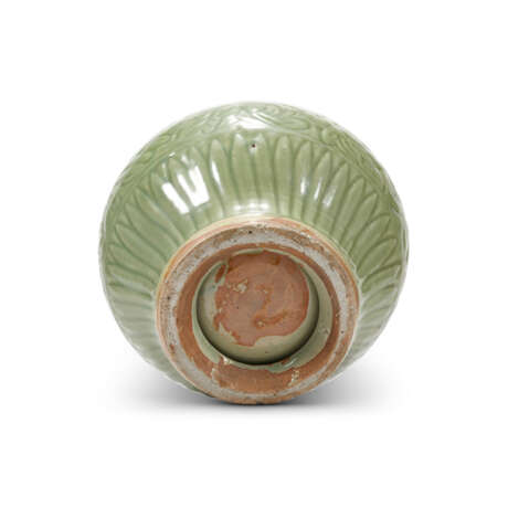 A LONGQUAN CELADON CARVED ‘PEONY’ JAR - photo 4