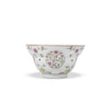 A FAMILLE ROSE ‘FLOWERS’ MEDALLIONS OGEE BOWL - photo 1