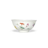 A PAIR OF FAMILLE ROSE ‘FLORAL SPRAY’ BOWLS - фото 4