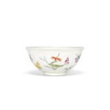 A PAIR OF FAMILLE ROSE ‘FLORAL SPRAY’ BOWLS - фото 8