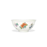 A PAIR OF FAMILLE ROSE ‘FLORAL SPRAY’ BOWLS - фото 9