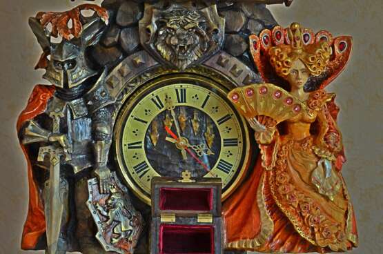 Часы со шкатулкой «из серии Старые замки.», Латунь, художественная резьба по дереву, старые замки, бытовой сюжетный, Новосибирск, 2022 г. - фото 2