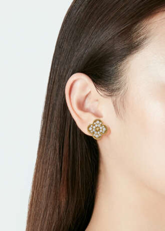 VAN CLEEF & ARPELS DIAMOND AND GOLD 'VINTAGE ALHAMBRA' EARRINGS - фото 3