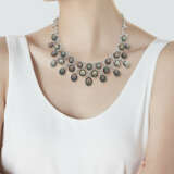SET OF GRAY CULTURED PEARL AND DIAMOND JEWELRY - Foto 2