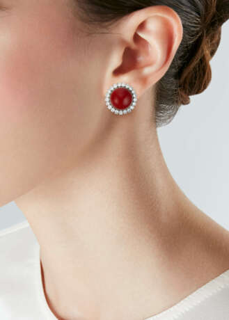 NO RESERVE | CORAL AND DIAMOND EARRINGS - фото 2