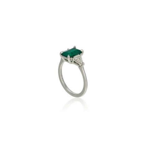 NO RESERVE | EMERALD AND DIAMOND RING - фото 3