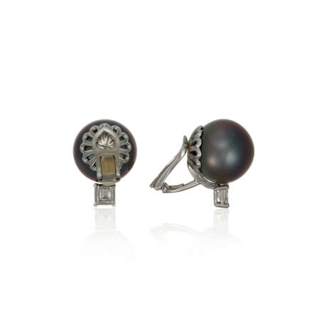 NO RESERVE | CARTIER BLACK CULTURED PEARL AND DIAMOND EARRINGS - Foto 3