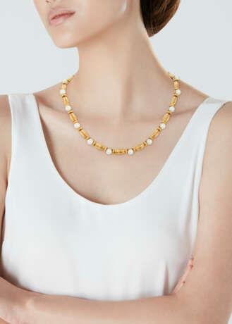 NO RESERVE | TIFFANY & CO. CULTURED PEARL AND GOLD NECKLACE - photo 2