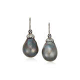 NO RESERVE | CULTURED PEARL, DIAMOND AND SAPPHIRE EARRINGS - Foto 1