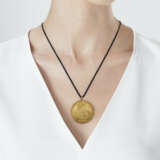 NO RESERVE | ANTIQUE COIN AND GOLD PENDANT - фото 2