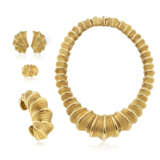JUDITH LEIBER SUITE OF GOLD JEWELRY AND UNSIGNED GOLD EARRINGS - photo 1