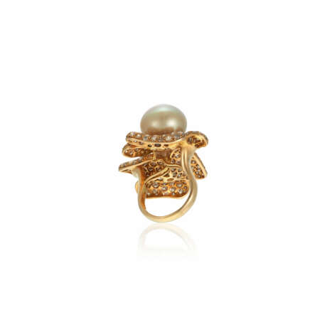 NO RESERVE | CULTURED PEARL AND COLORED DIAMOND RING - Foto 4