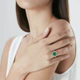 EMERALD AND DIAMOND RING - photo 2