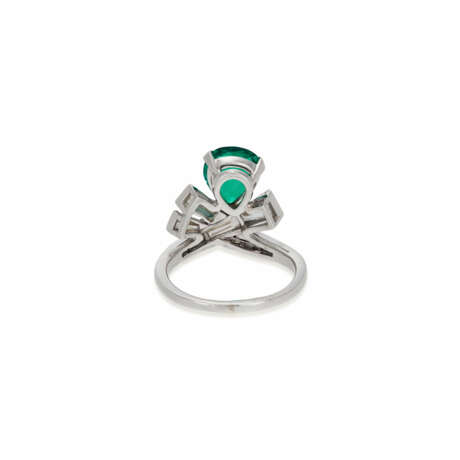 EMERALD AND DIAMOND RING - photo 5