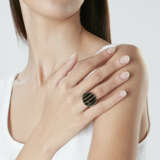 NO RESERVE | BLACK ENAMEL AND GOLD RING - Foto 2
