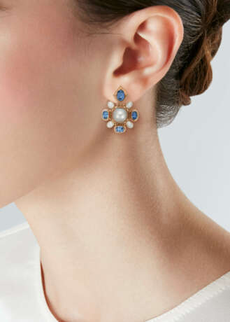 ELIZABETH GAGE CULTURED PEARL AND SAPPHIRE EARRINGS - фото 3
