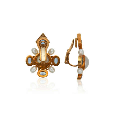 ELIZABETH GAGE CULTURED PEARL AND SAPPHIRE EARRINGS - фото 4
