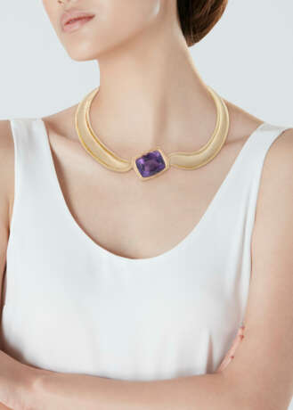 TIFFANY & CO. AMETHYST AND GOLD CHOKER NECKLACE - photo 2