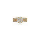 VAN CLEEF & ARPELS DIAMOND 'FLEURETTE' RING - фото 1