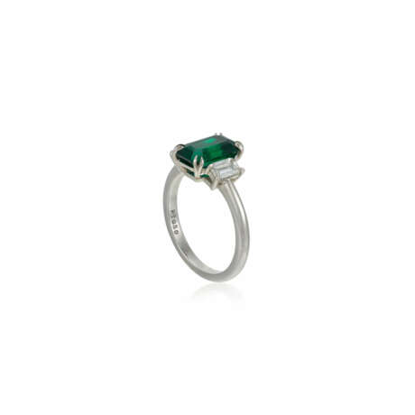 NO RESERVE | EMERALD AND DIAMOND RING - фото 4