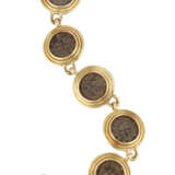 ELIZABETH GAGE SET OF COIN AND CULTURED PEARL JEWLERY - Foto 7
