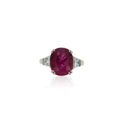 NO RESERVE | HARRY WINSTON RUBY AND DIAMOND RING