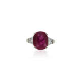 NO RESERVE | HARRY WINSTON RUBY AND DIAMOND RING - фото 1