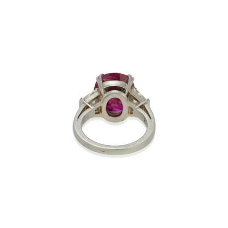 NO RESERVE | HARRY WINSTON RUBY AND DIAMOND RING - Foto 6